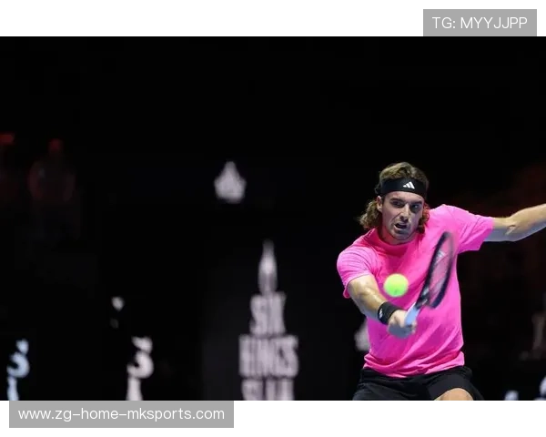 网球大满贯关键分切削吊球引得观众倒吸一口气：谁能抵挡这种神技？